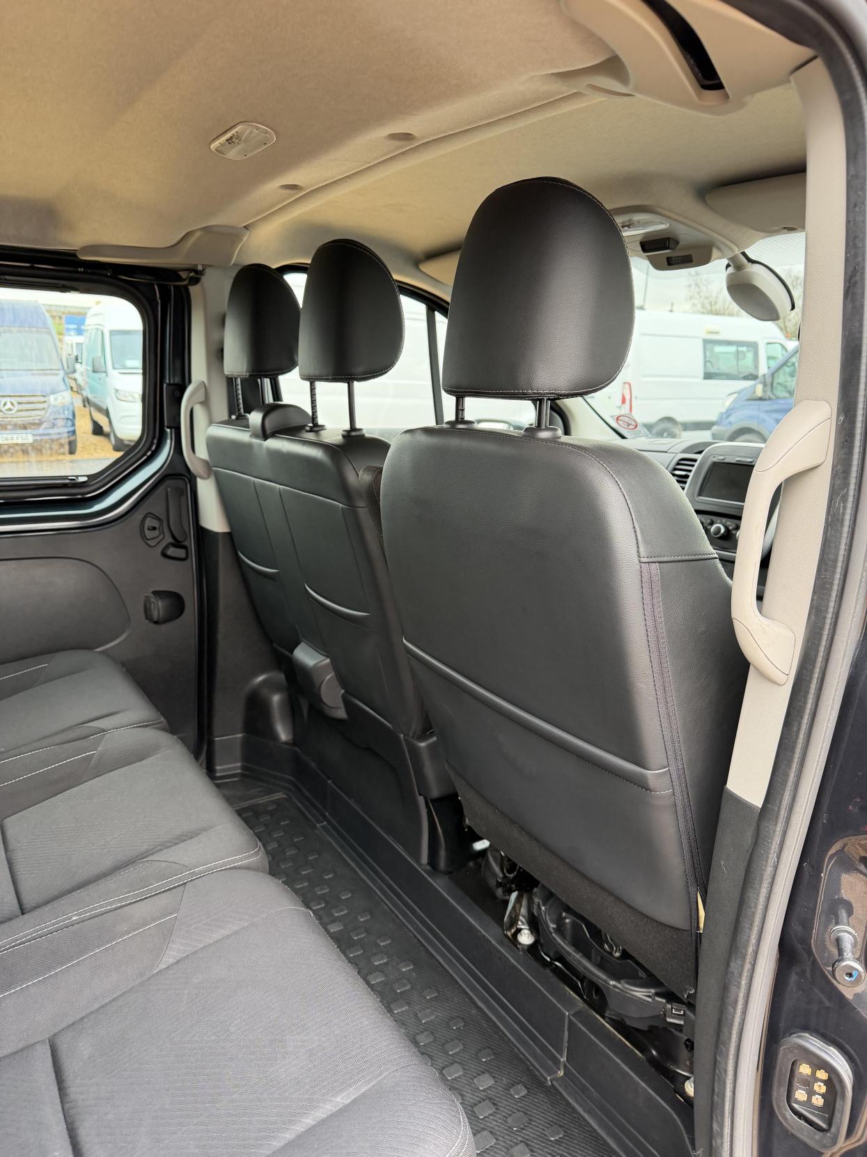 Renault Trafic 2.0 dCi ENERGY 30 Sport Nav Crew Van Double Cab 6dr Diesel Manual LWB Euro 6 (s/s) (145 ps)