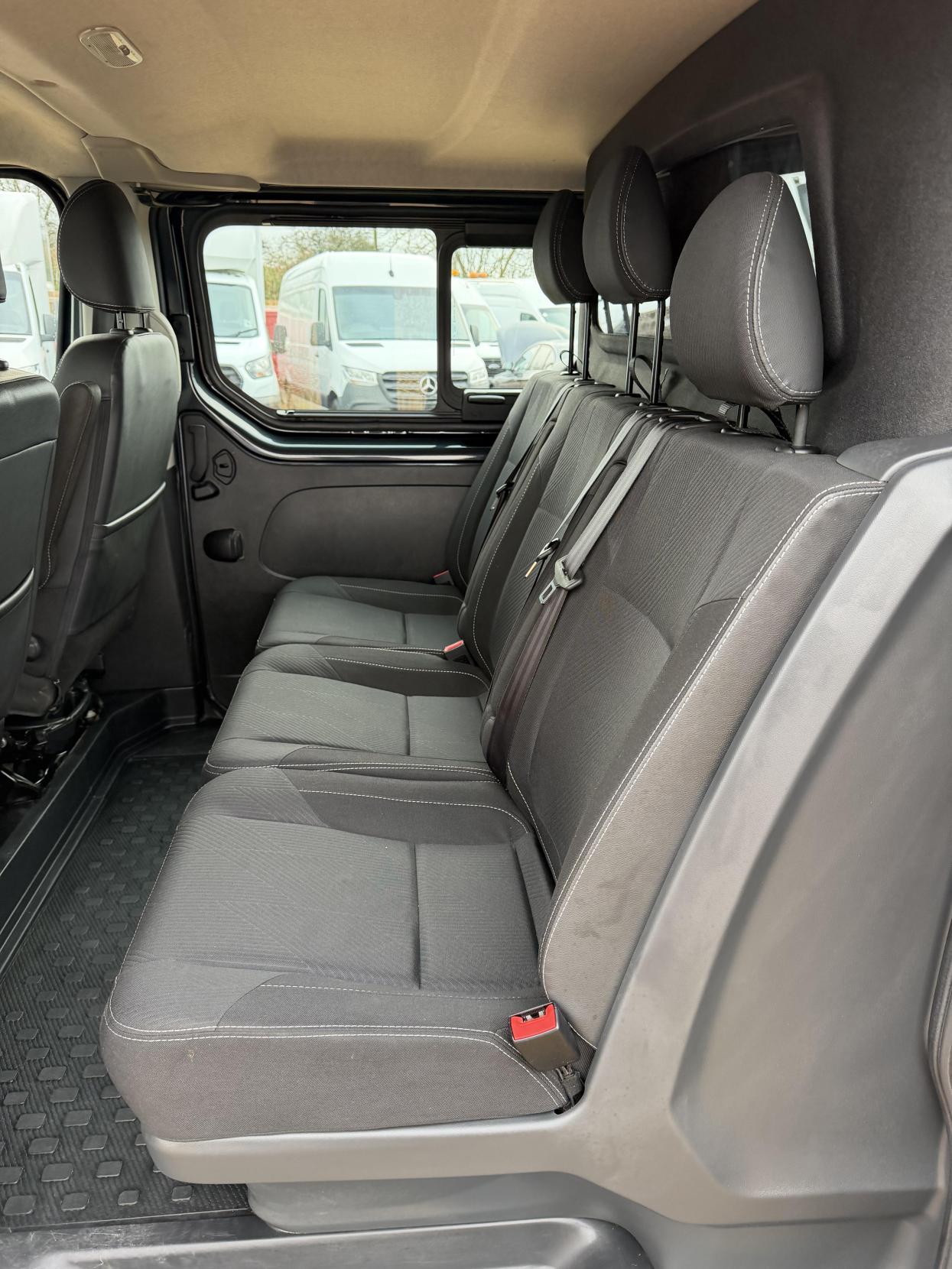 Renault Trafic 2.0 dCi ENERGY 30 Sport Nav Crew Van Double Cab 6dr Diesel Manual LWB Euro 6 (s/s) (145 ps)