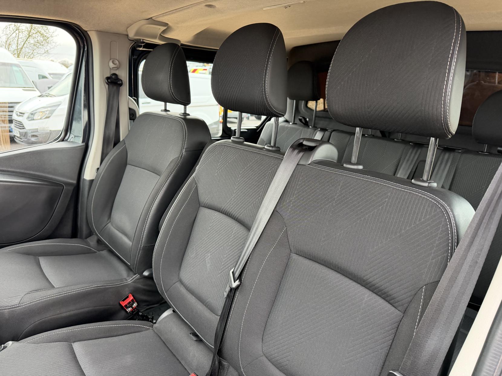 Renault Trafic 2.0 dCi ENERGY 30 Sport Nav Crew Van Double Cab 6dr Diesel Manual LWB Euro 6 (s/s) (145 ps)