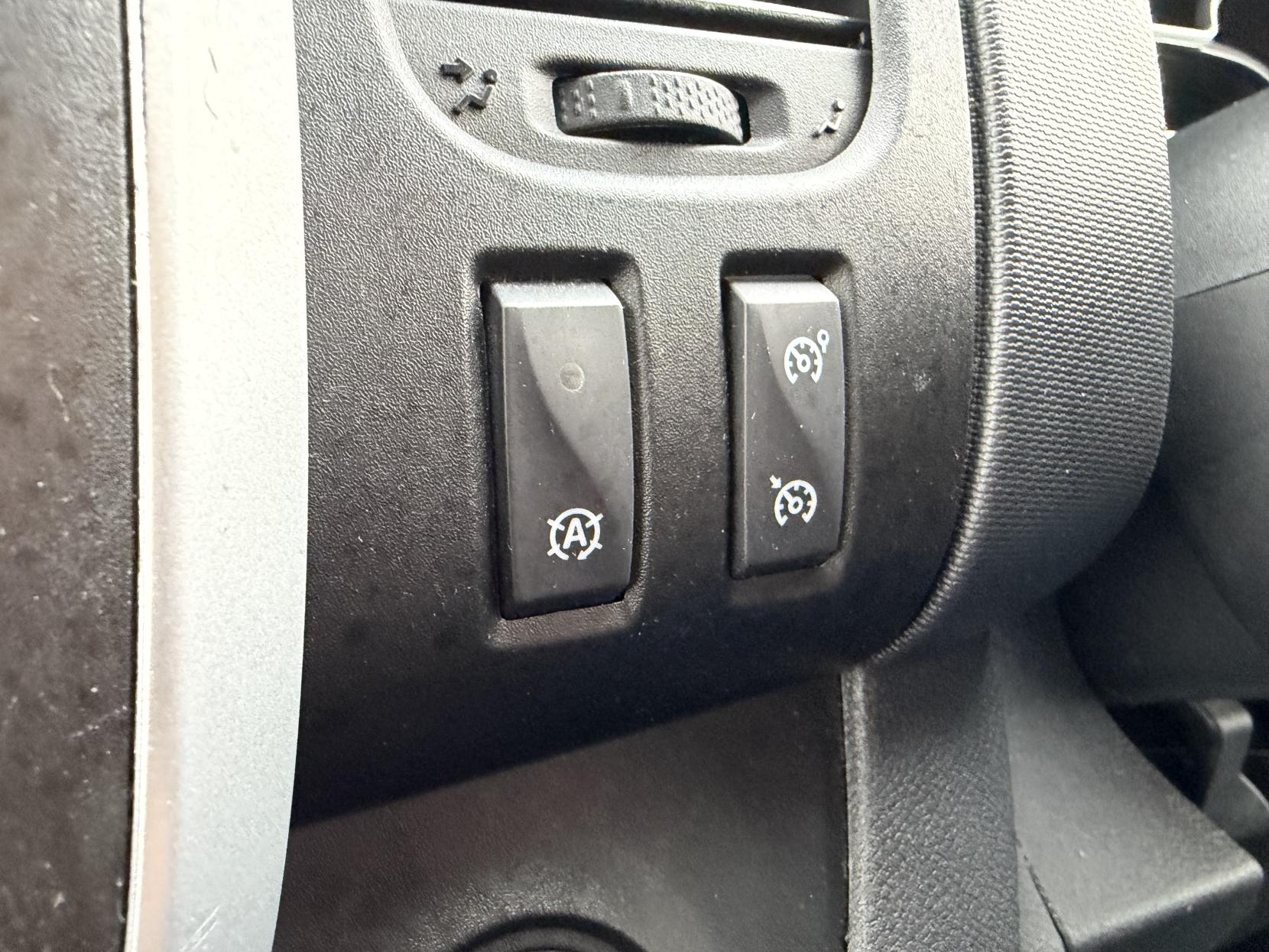 Renault Trafic 2.0 dCi ENERGY 30 Sport Nav Crew Van Double Cab 6dr Diesel Manual LWB Euro 6 (s/s) (145 ps)