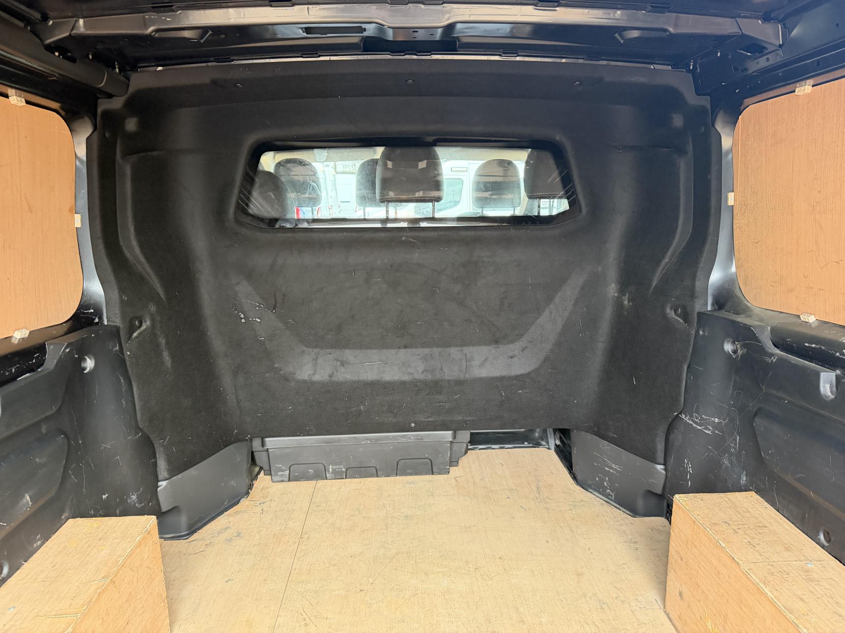 Renault Trafic 2.0 dCi ENERGY 30 Sport Nav Crew Van Double Cab 6dr Diesel Manual LWB Euro 6 (s/s) (145 ps)