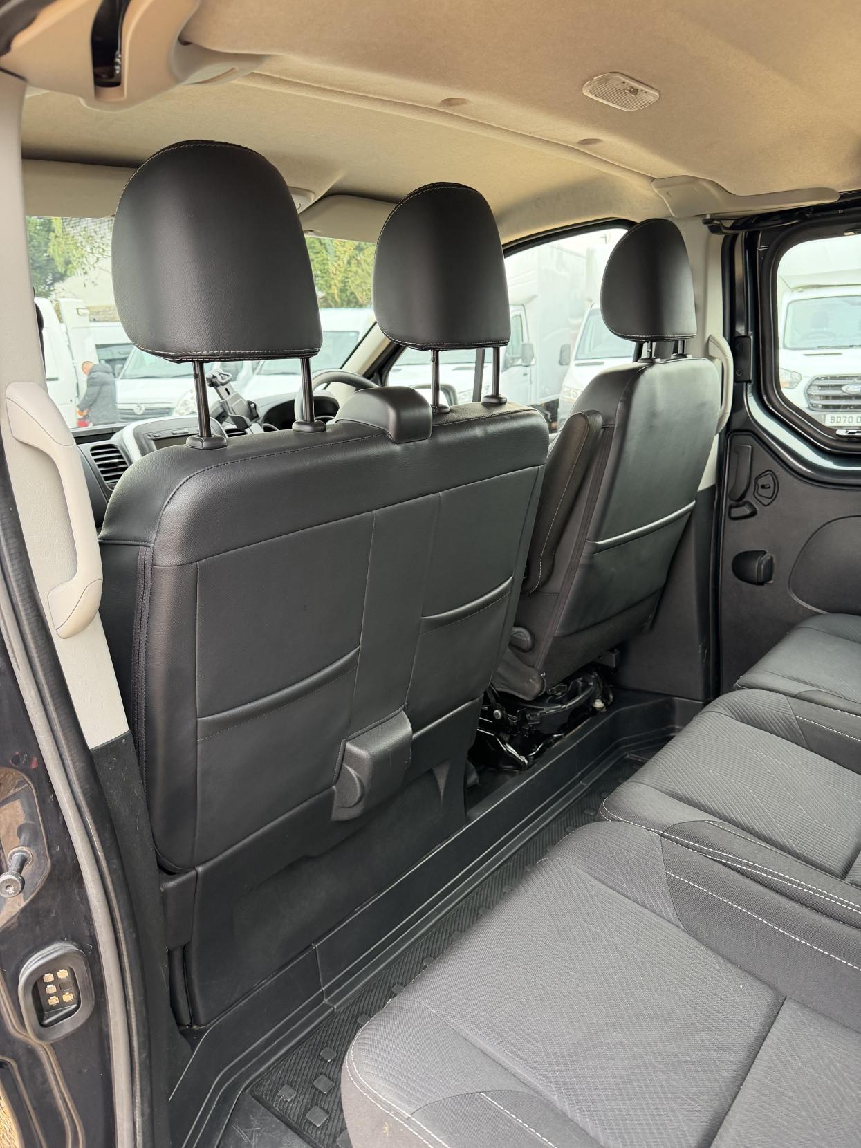 Renault Trafic 2.0 dCi ENERGY 30 Sport Nav Crew Van Double Cab 6dr Diesel Manual LWB Euro 6 (s/s) (145 ps)