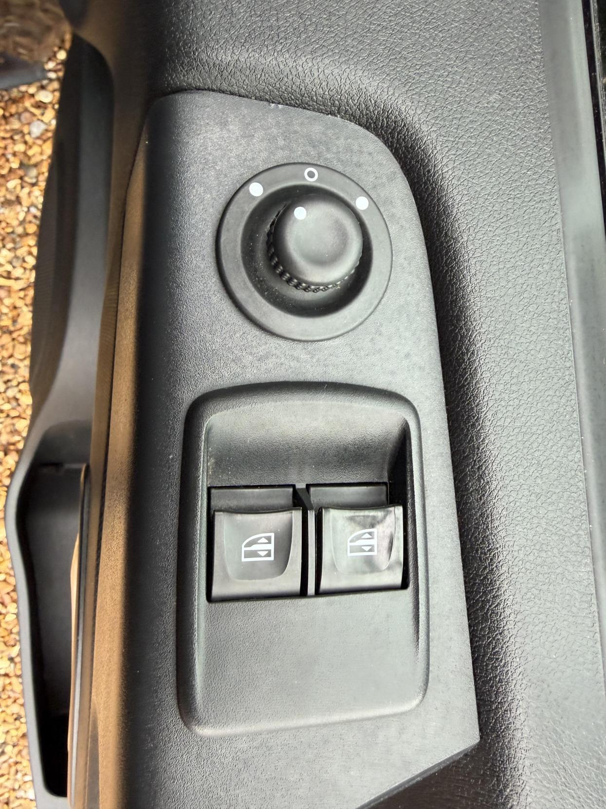 Renault Trafic 2.0 dCi ENERGY 30 Sport Nav Crew Van Double Cab 6dr Diesel Manual LWB Euro 6 (s/s) (145 ps)