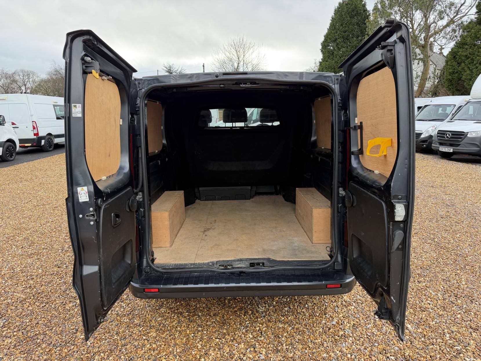 Renault Trafic 2.0 dCi ENERGY 30 Sport Nav Crew Van Double Cab 6dr Diesel Manual LWB Euro 6 (s/s) (145 ps)