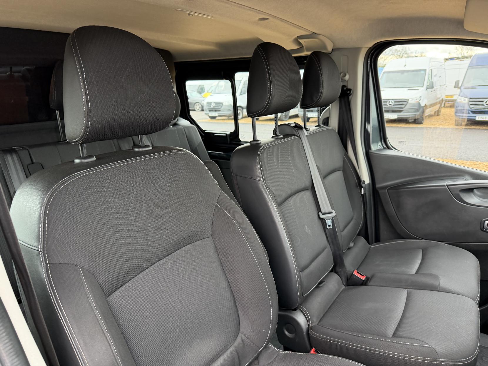 Renault Trafic 2.0 dCi ENERGY 30 Sport Nav Crew Van Double Cab 6dr Diesel Manual LWB Euro 6 (s/s) (145 ps)