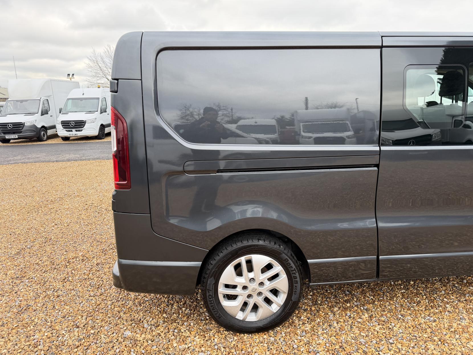 Renault Trafic 2.0 dCi ENERGY 30 Sport Nav Crew Van Double Cab 6dr Diesel Manual LWB Euro 6 (s/s) (145 ps)