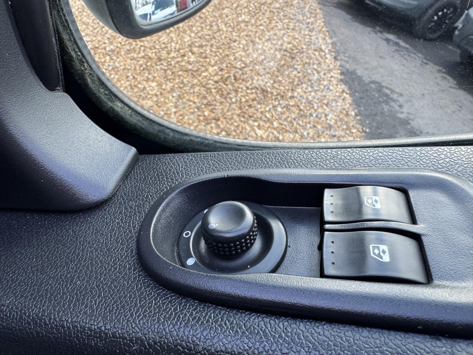 Renault Master 2.3 dCi 35 Business Tipper 2dr Diesel Manual RWD MWB Euro 5 (TRW) (125 ps)