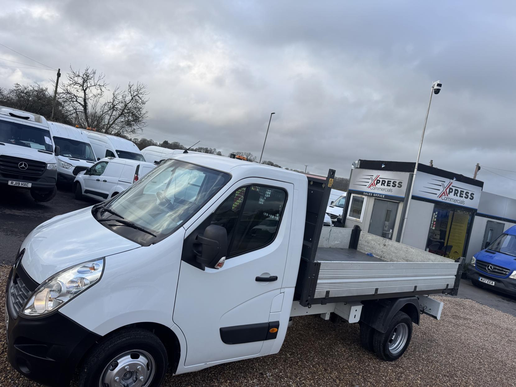 Renault Master 2.3 dCi 35 Business Tipper 2dr Diesel Manual RWD MWB Euro 5 (TRW) (125 ps)
