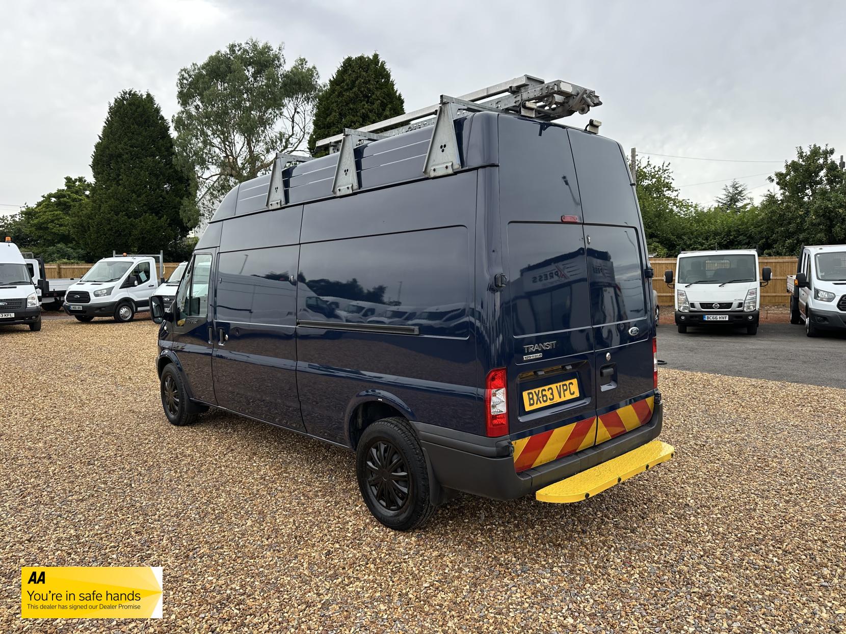 Ford Transit 2.2 TDCi 350 Panel Van 3dr Diesel Manual FWD L2 H3 (209 g/km, 123 bhp)
