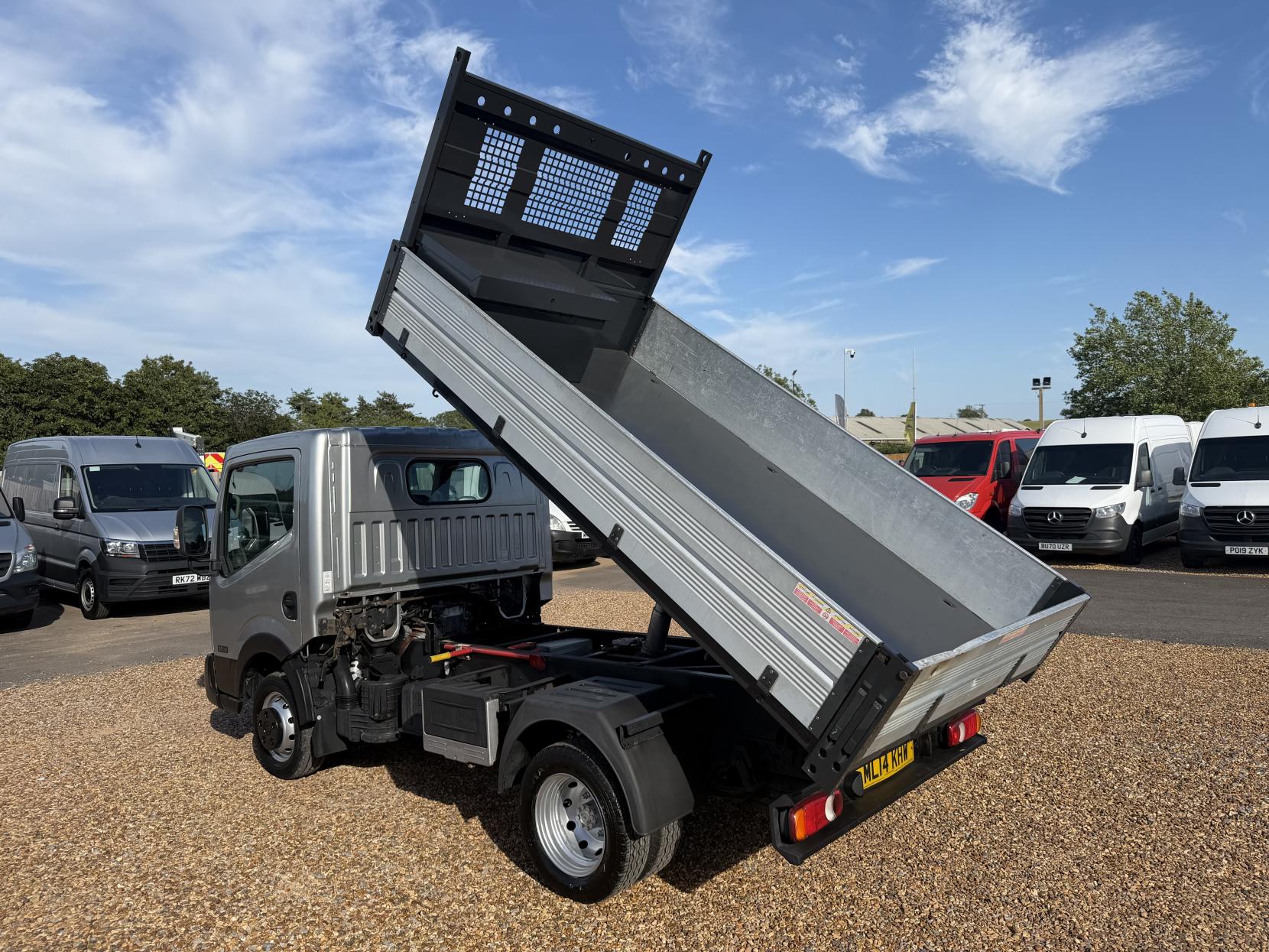 2014 Nissan NT400 Cabstar 2.5 dCi 35.14 Tipper 2dr Diesel Manual L1 H1 (238 g/km, 136 bhp) - Thumbnail 9