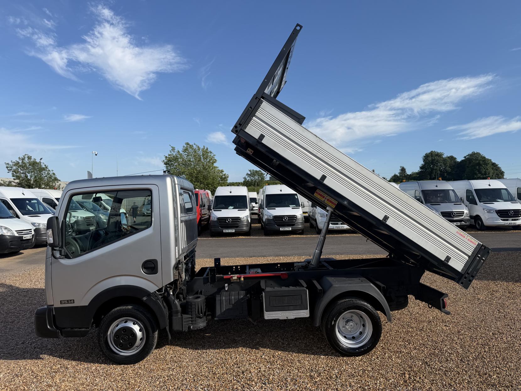 2014 Nissan NT400 Cabstar 2.5 dCi 35.14 Tipper 2dr Diesel Manual L1 H1 (238 g/km, 136 bhp) - Thumbnail 8