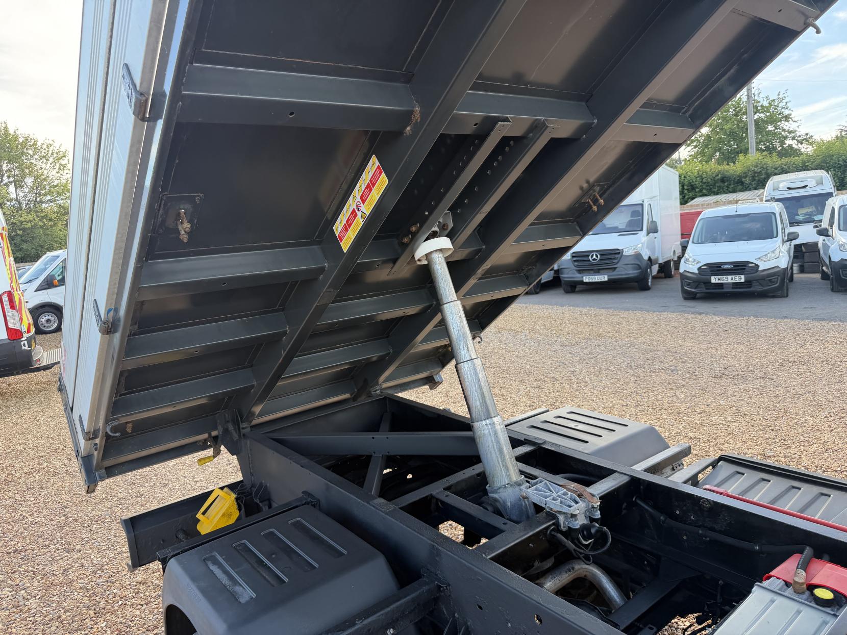 2014 Nissan NT400 Cabstar 2.5 dCi 35.14 Tipper 2dr Diesel Manual L1 H1 (238 g/km, 136 bhp) - Thumbnail 28