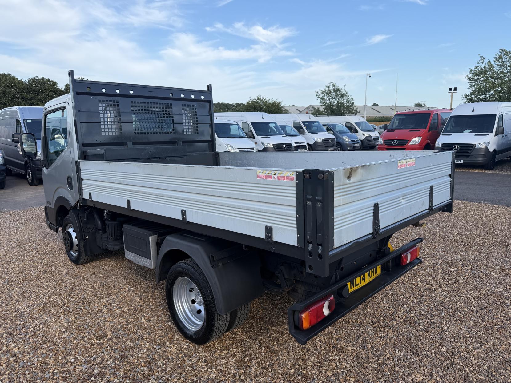 2014 Nissan NT400 Cabstar 2.5 dCi 35.14 Tipper 2dr Diesel Manual L1 H1 (238 g/km, 136 bhp) - Thumbnail 32