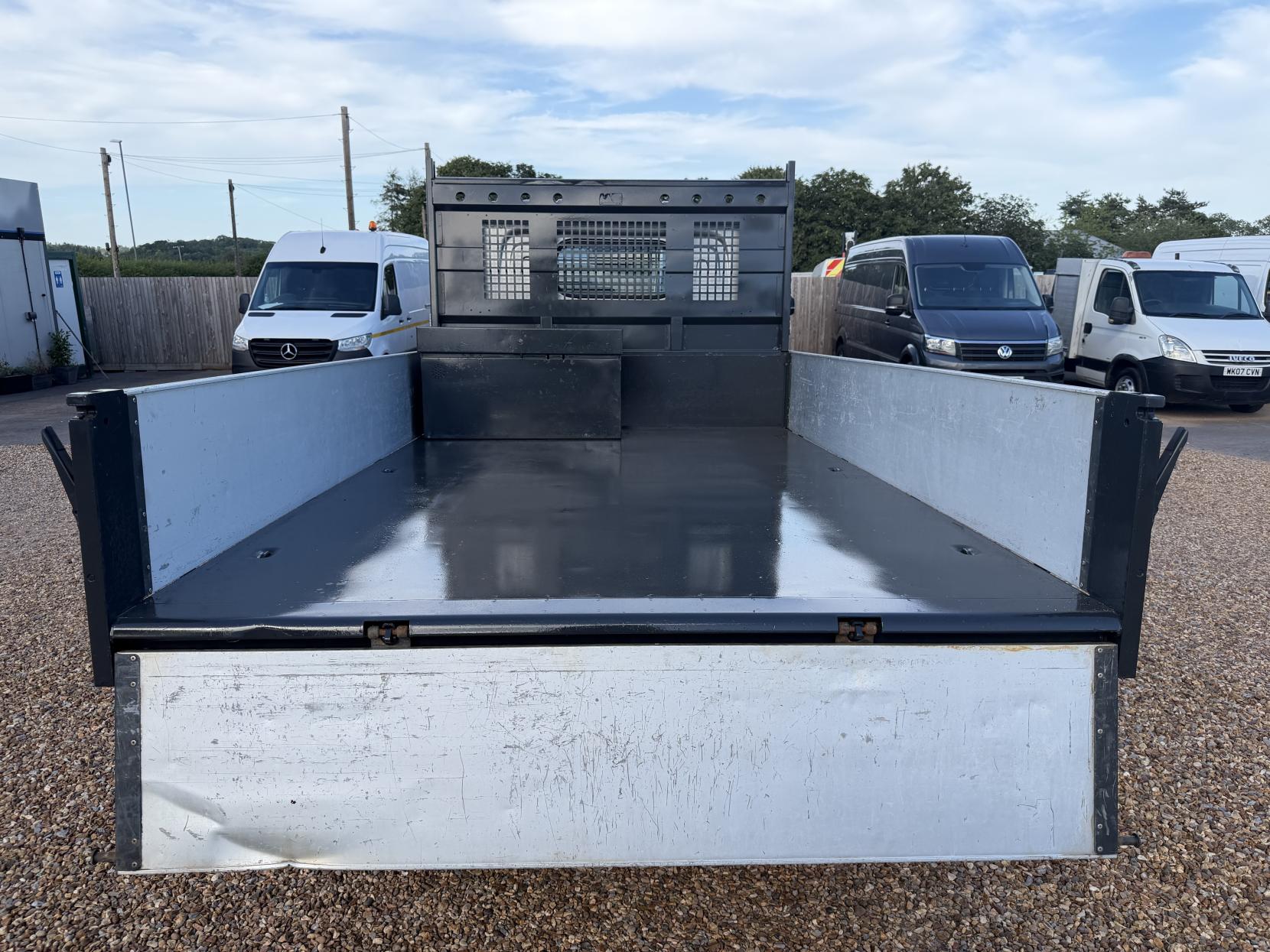 2014 Nissan NT400 Cabstar 2.5 dCi 35.14 Tipper 2dr Diesel Manual L1 H1 (238 g/km, 136 bhp) - Thumbnail 35