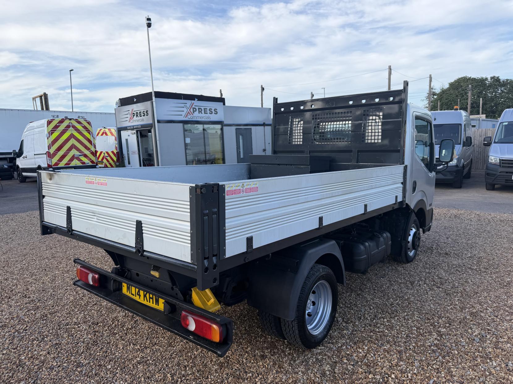 2014 Nissan NT400 Cabstar 2.5 dCi 35.14 Tipper 2dr Diesel Manual L1 H1 (238 g/km, 136 bhp) - Thumbnail 33