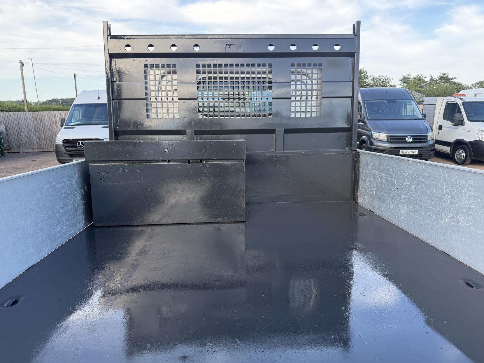 2014 Nissan NT400 Cabstar 2.5 dCi 35.14 Tipper 2dr Diesel Manual L1 H1 (238 g/km, 136 bhp) - Thumbnail 40