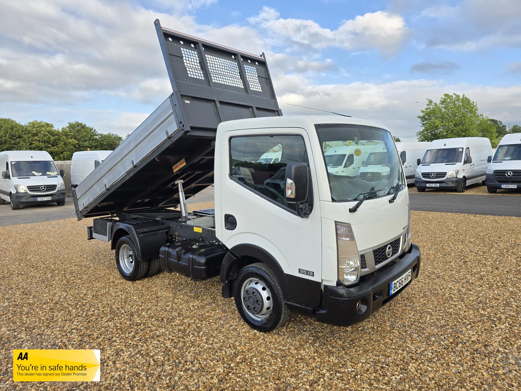 Nissan NT400 Cabstar 3.0 dCi 35.13 Tipper 2dr Diesel Manual L1 Euro 6 (130 ps)