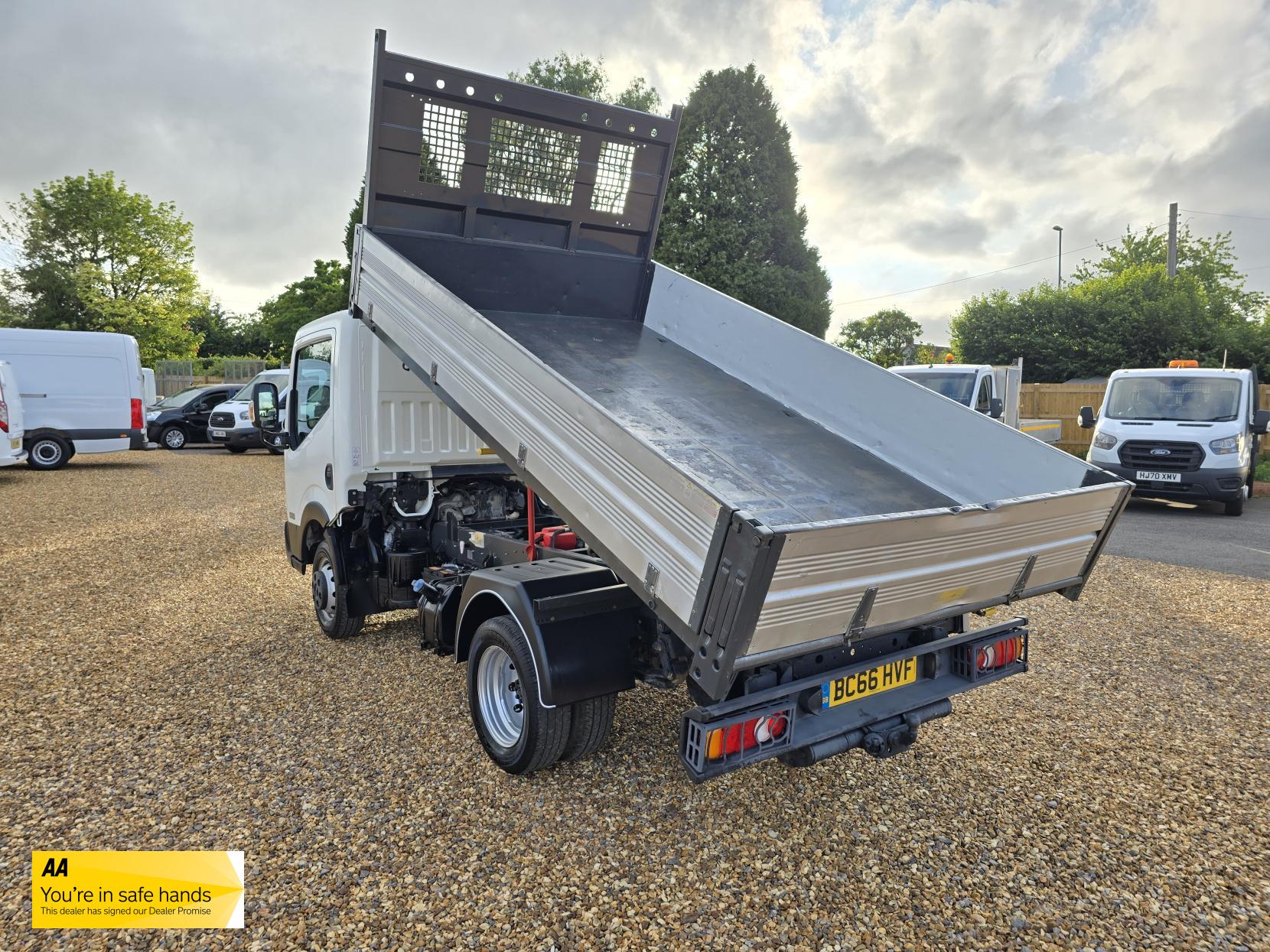 Nissan NT400 Cabstar 3.0 dCi 35.13 Tipper 2dr Diesel Manual L1 Euro 6 (130 ps)