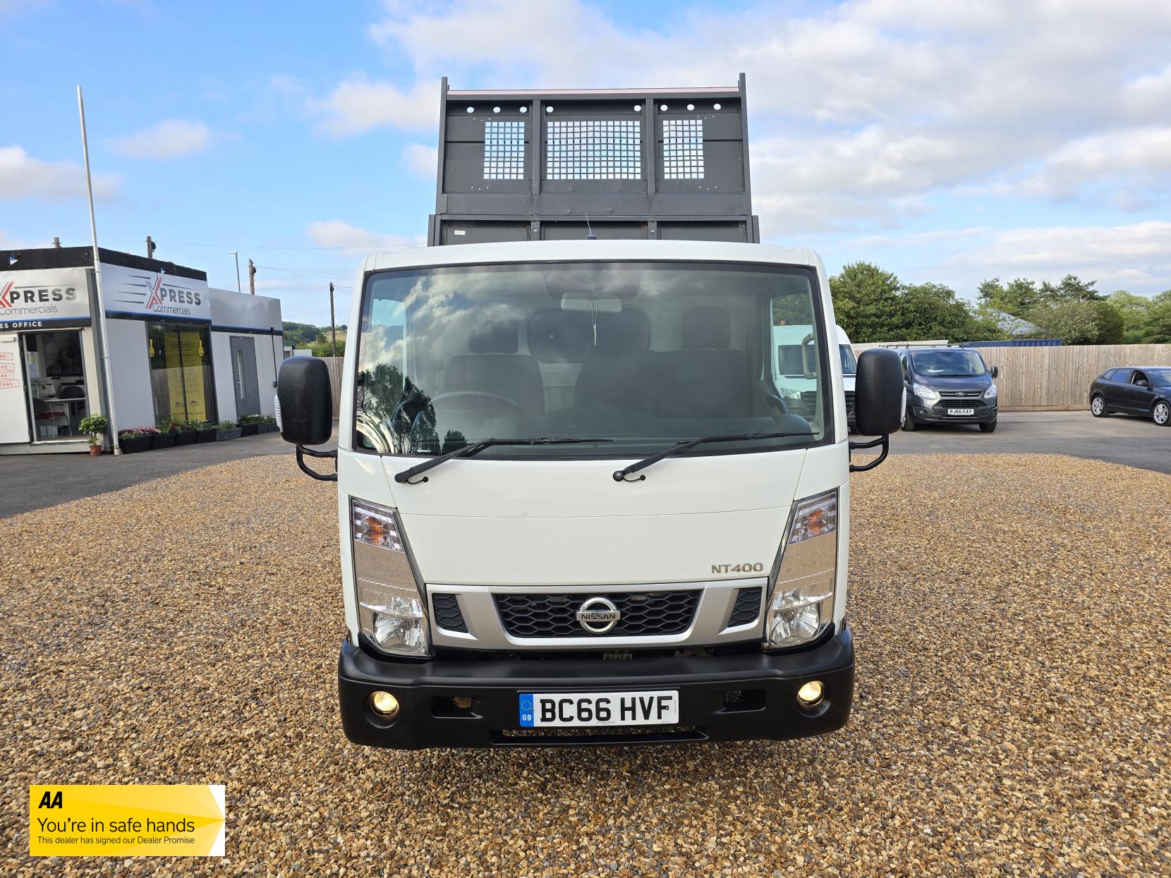 Nissan NT400 Cabstar 3.0 dCi 35.13 Tipper 2dr Diesel Manual L1 Euro 6 (130 ps)