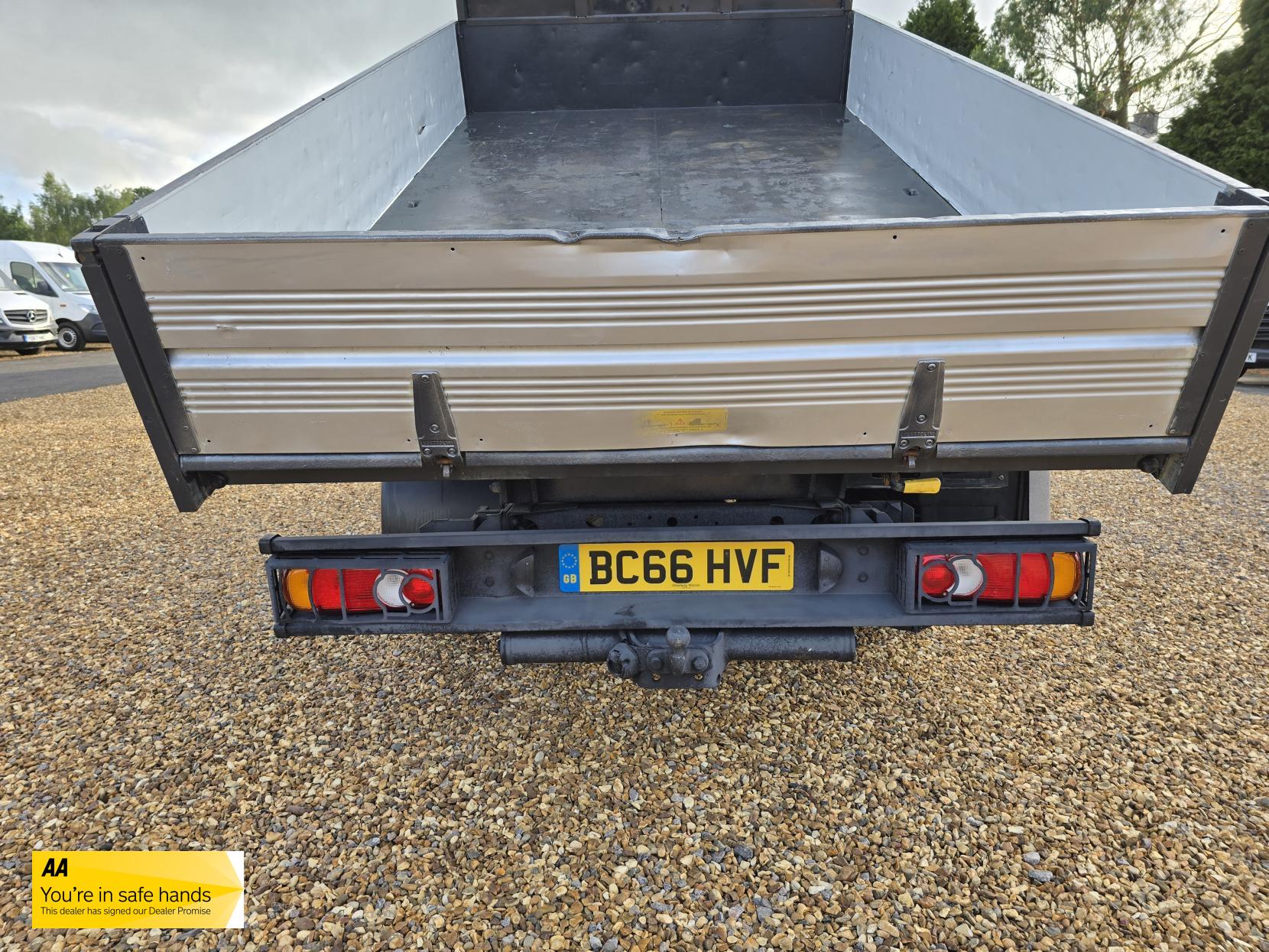 Nissan NT400 Cabstar 3.0 dCi 35.13 Tipper 2dr Diesel Manual L1 Euro 6 (130 ps)