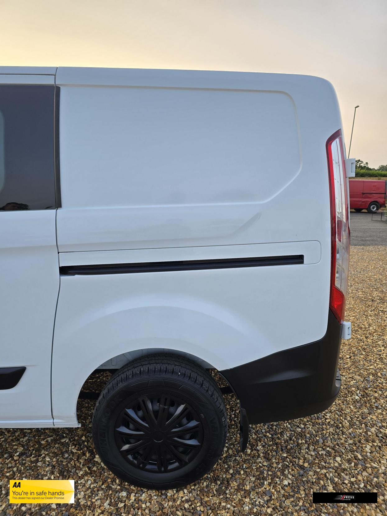Ford Transit Custom Transit Custom 2.0 280 EcoBlue Crew Van Double Cab 5dr Diesel Manual L1 H1 Euro 6 (5 Seat) (105 ps)