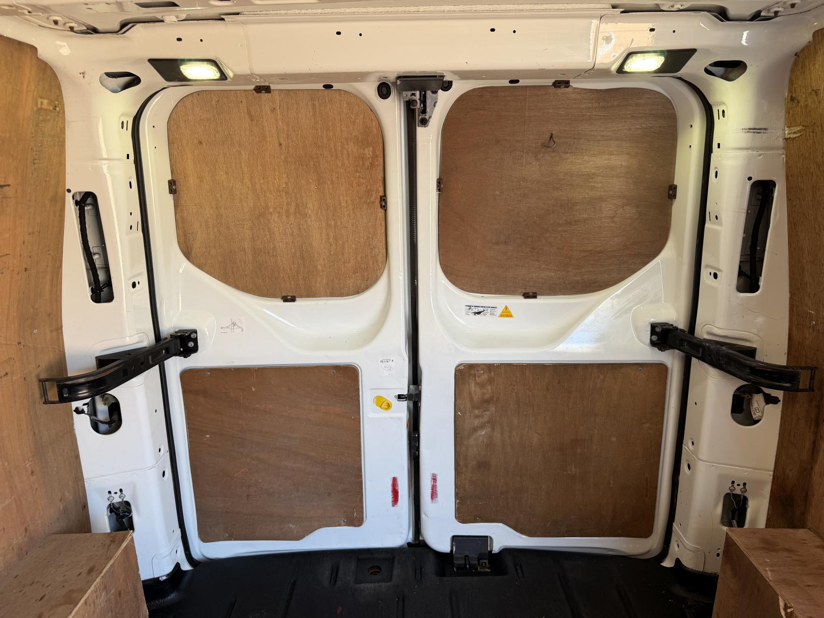 2016 Ford Transit Custom 2.2 TDCi 270 Trend Panel Van 5dr Diesel Manual L1 H1 (186 g/km, 123 bhp) - Thumbnail 25