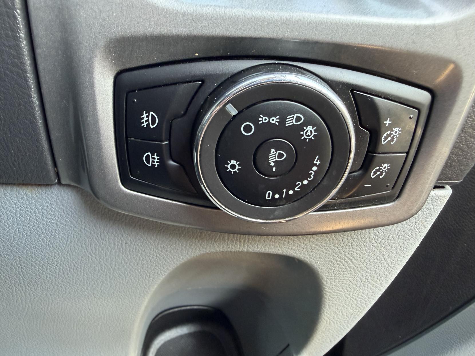 2016 Ford Transit Custom 2.2 TDCi 270 Trend Panel Van 5dr Diesel Manual L1 H1 (186 g/km, 123 bhp) - Thumbnail 36