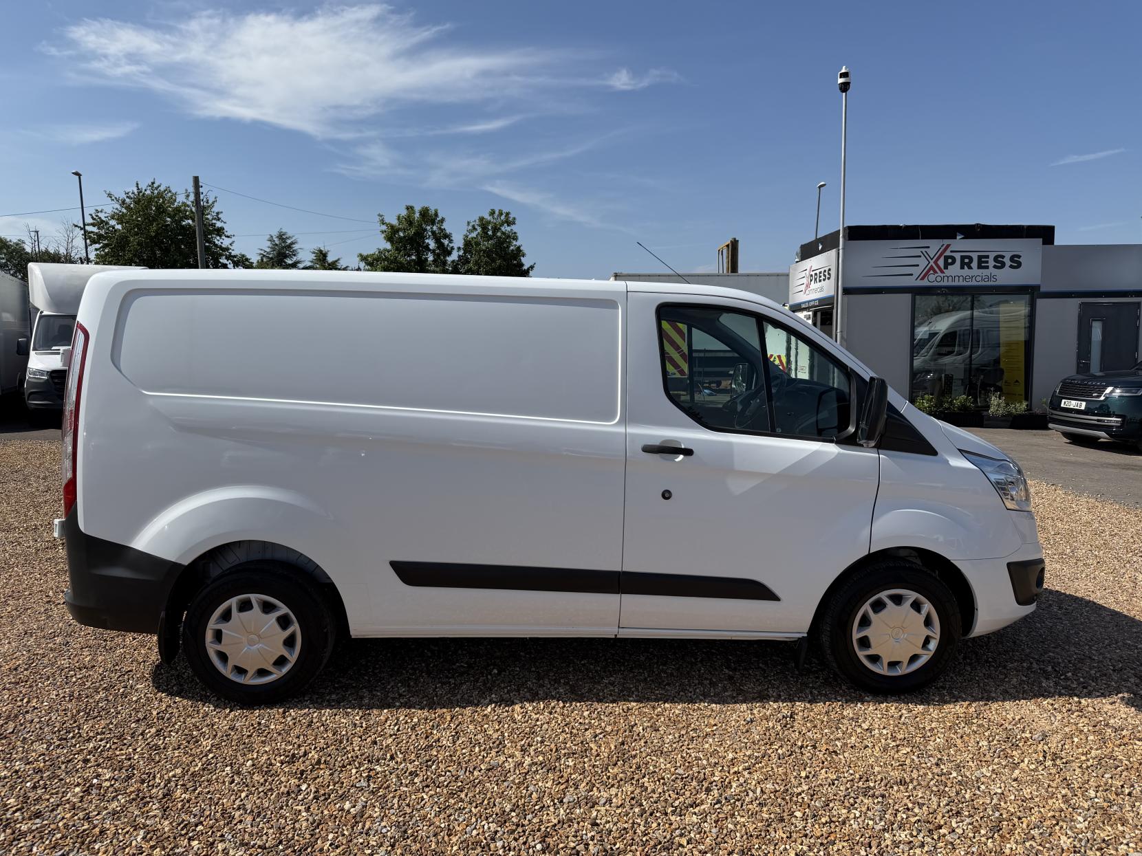2016 Ford Transit Custom 2.2 TDCi 270 Trend Panel Van 5dr Diesel Manual L1 H1 (186 g/km, 123 bhp) - Thumbnail 12