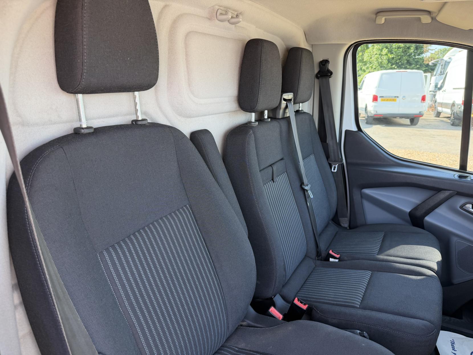 2016 Ford Transit Custom 2.2 TDCi 270 Trend Panel Van 5dr Diesel Manual L1 H1 (186 g/km, 123 bhp) - Thumbnail 14