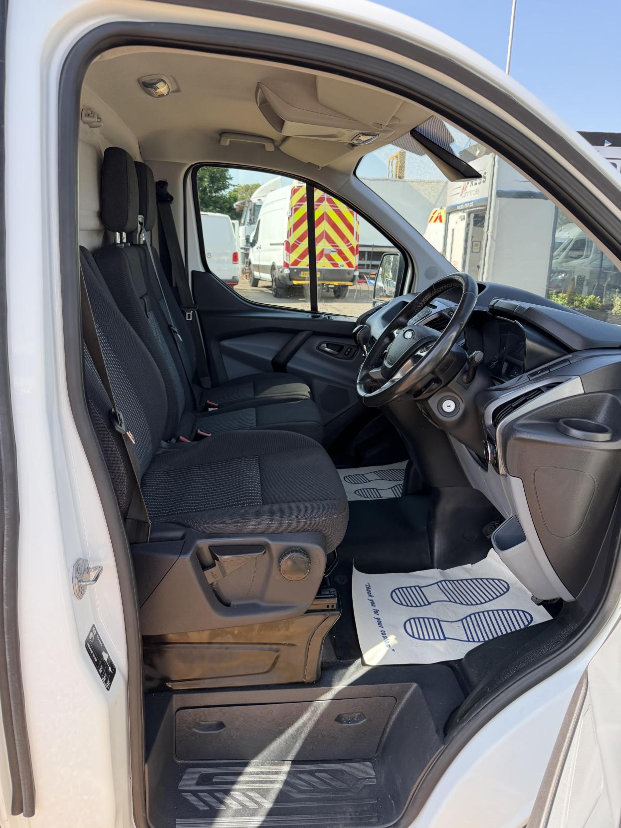 2016 Ford Transit Custom 2.2 TDCi 270 Trend Panel Van 5dr Diesel Manual L1 H1 (186 g/km, 123 bhp) - Thumbnail 15