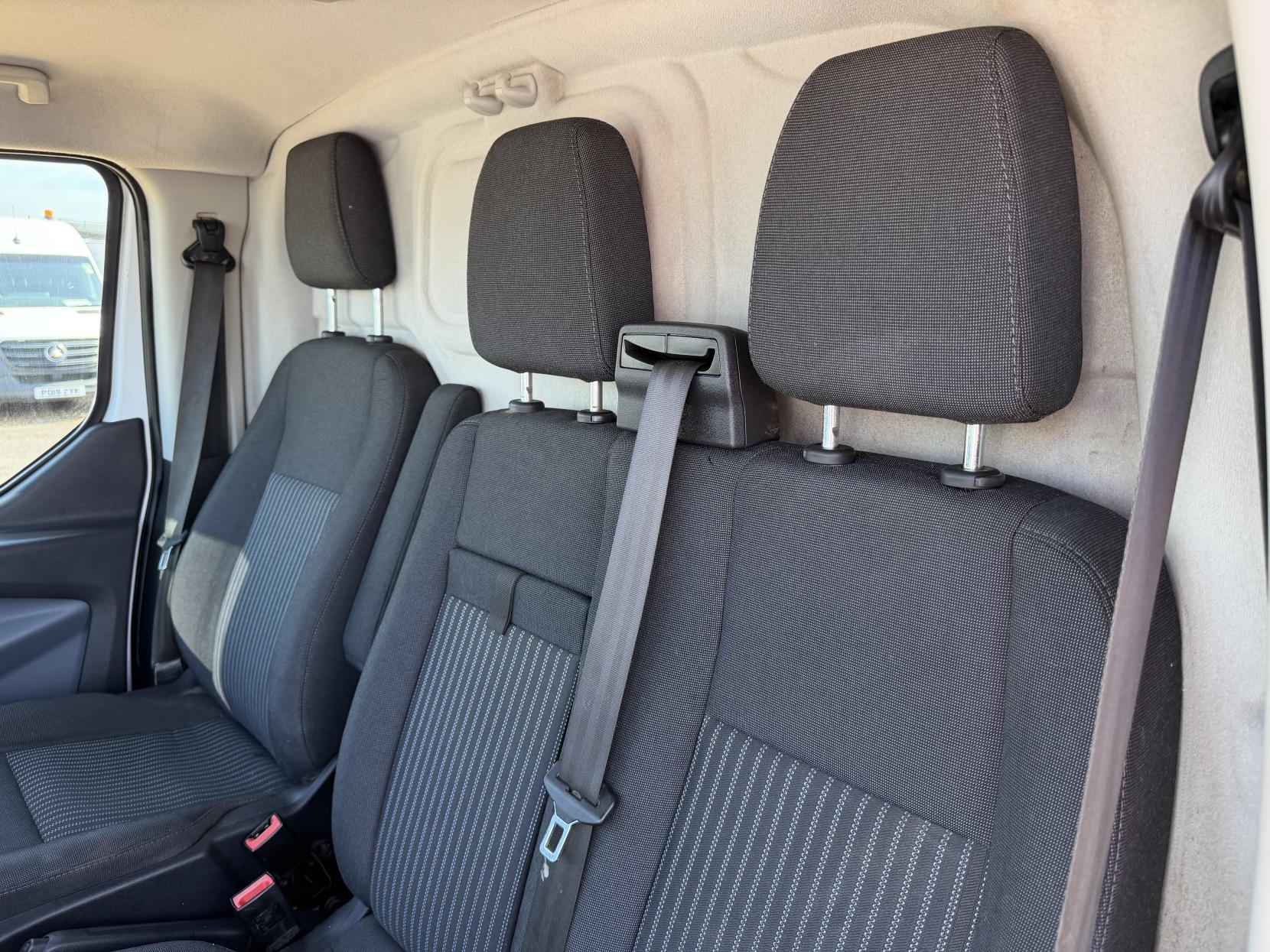 2016 Ford Transit Custom 2.2 TDCi 270 Trend Panel Van 5dr Diesel Manual L1 H1 (186 g/km, 123 bhp) - Thumbnail 17