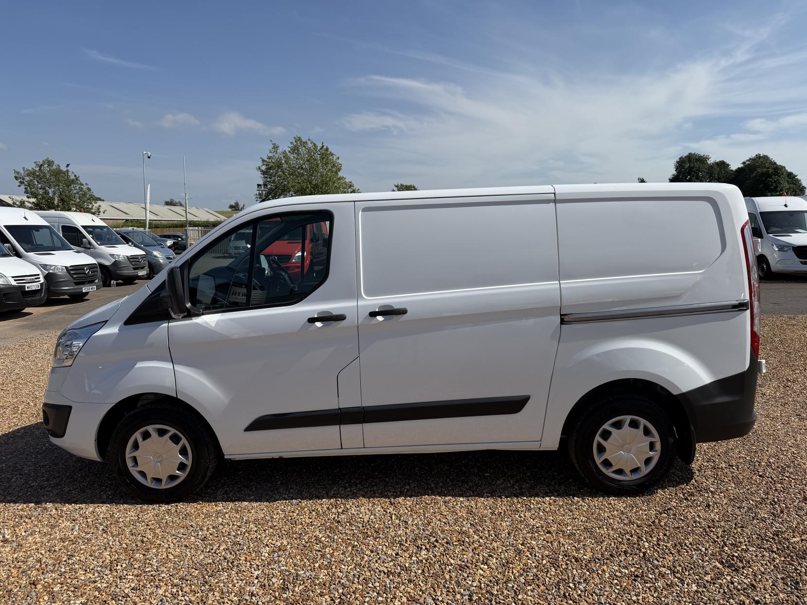 2016 Ford Transit Custom 2.2 TDCi 270 Trend Panel Van 5dr Diesel Manual L1 H1 (186 g/km, 123 bhp) - Thumbnail 8