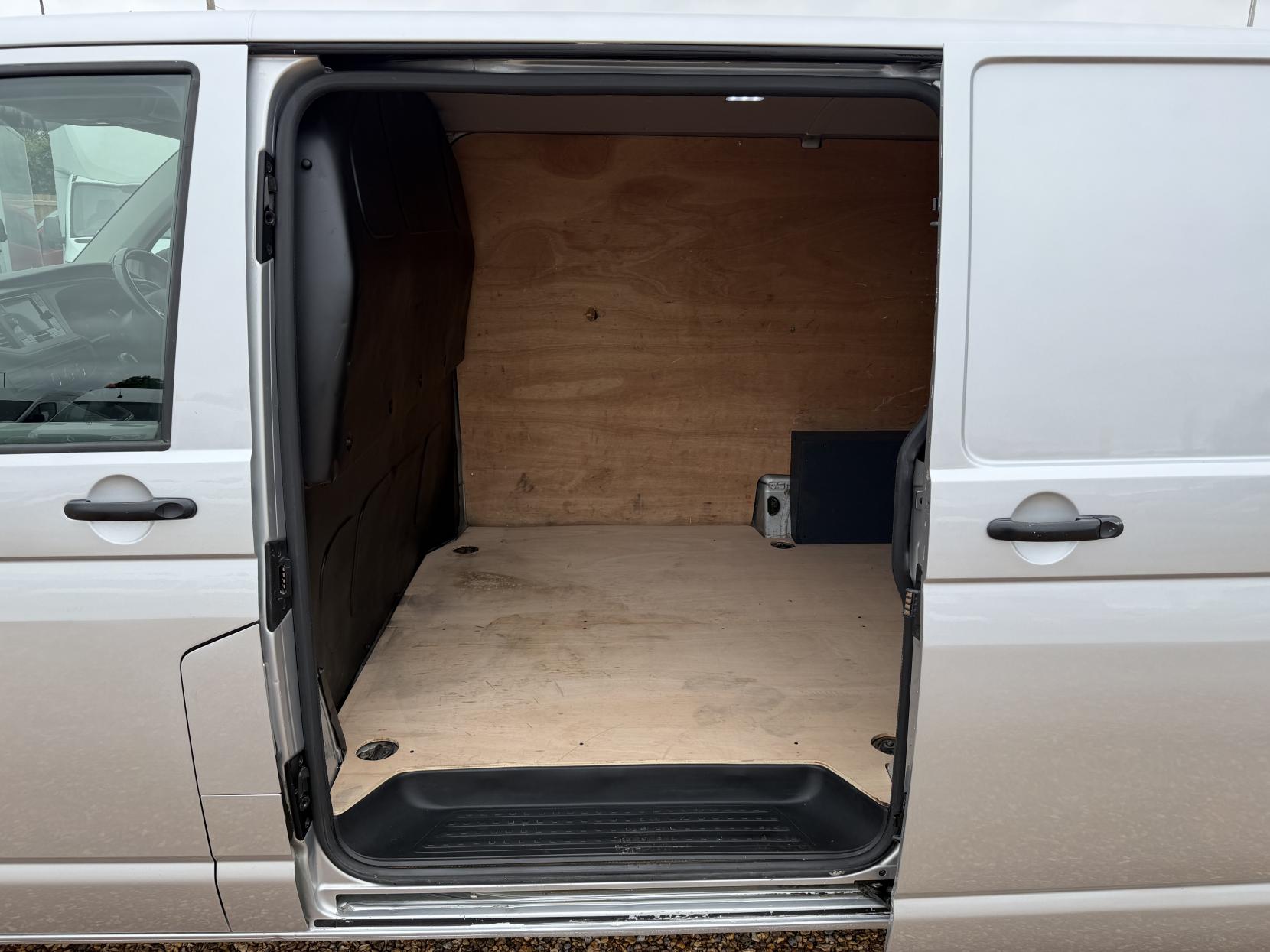 2021 Volkswagen Transporter 2.0 TDI T28 Startline Panel Van 5dr Diesel Manual FWD SWB Euro 6 (s/s) (110 ps) - Thumbnail 22