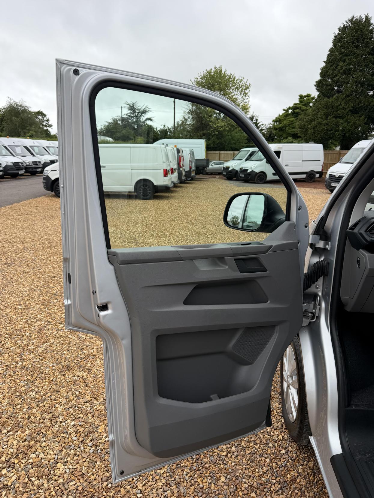2021 Volkswagen Transporter 2.0 TDI T28 Startline Panel Van 5dr Diesel Manual FWD SWB Euro 6 (s/s) (110 ps) - Thumbnail 17