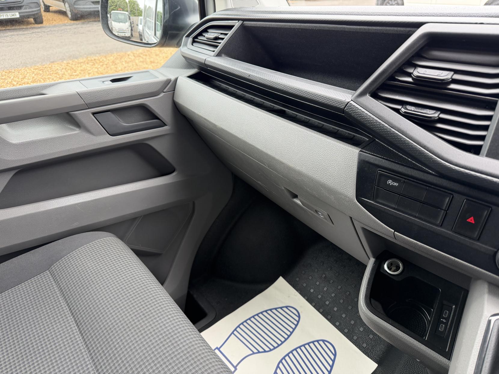 2021 Volkswagen Transporter 2.0 TDI T28 Startline Panel Van 5dr Diesel Manual FWD SWB Euro 6 (s/s) (110 ps) - Thumbnail 43