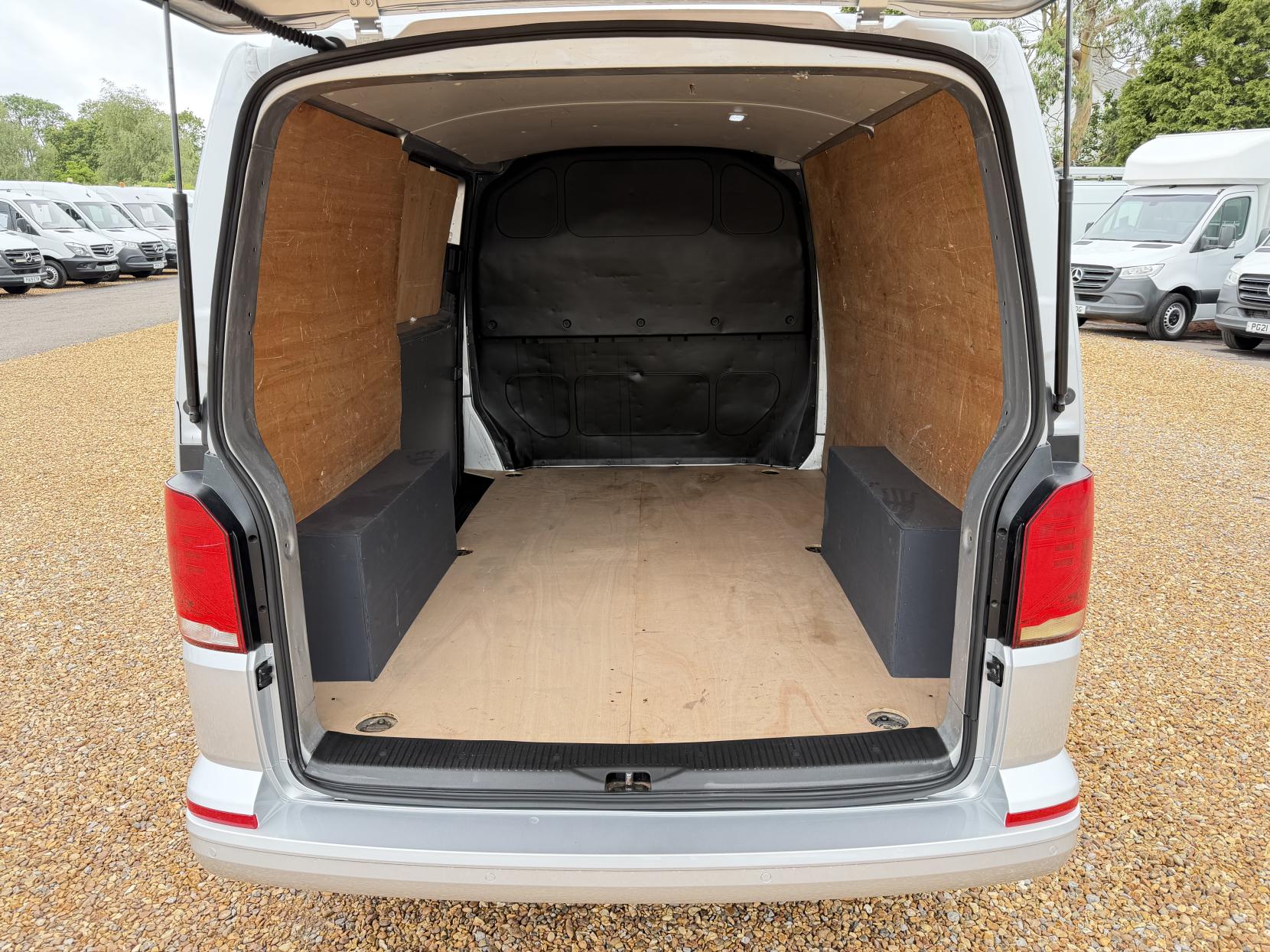 2021 Volkswagen Transporter 2.0 TDI T28 Startline Panel Van 5dr Diesel Manual FWD SWB Euro 6 (s/s) (110 ps) - Thumbnail 3