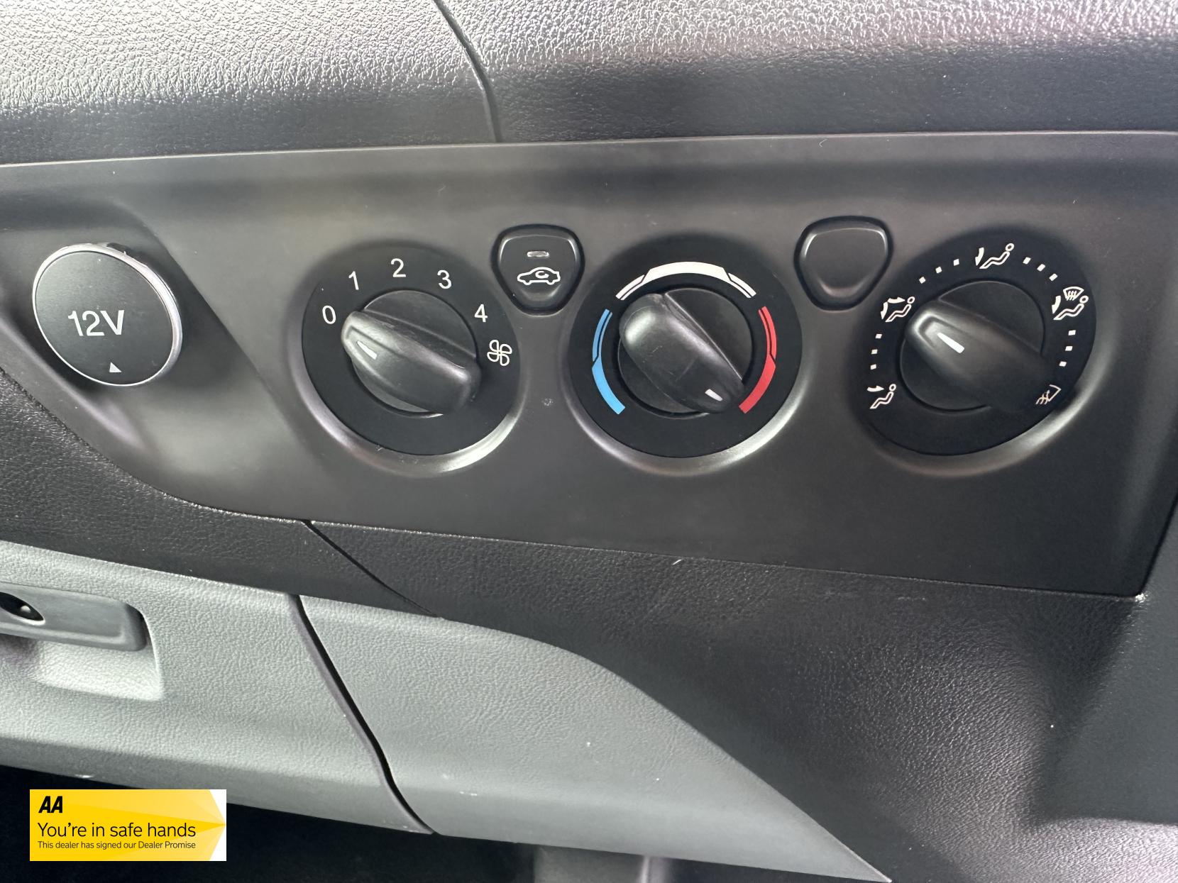 Ford Transit Custom 2.2 TDCi 330 Trend Panel Van 5dr Diesel Manual L2 H1 (197 g/km, 123 bhp)
