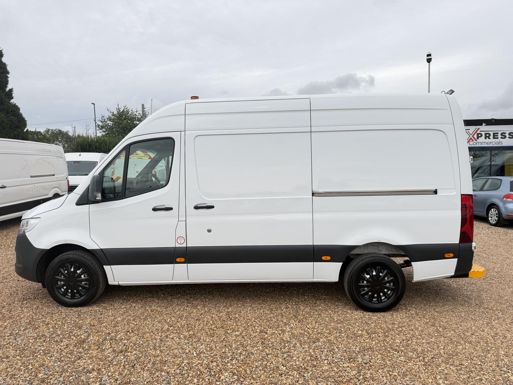 2019 Mercedes-Benz Sprinter 2.1 316 CDI Panel Van 5dr Diesel Manual RWD L2 H2 Euro 6 (163 ps) - Thumbnail 8