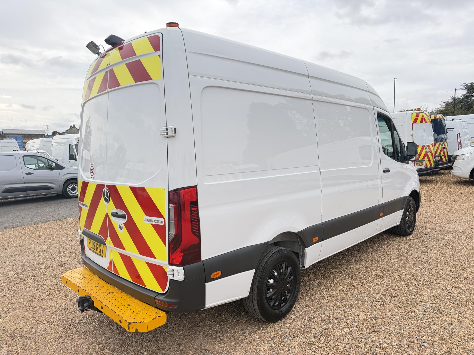 2019 Mercedes-Benz Sprinter 2.1 316 CDI Panel Van 5dr Diesel Manual RWD L2 H2 Euro 6 (163 ps) - Thumbnail 11