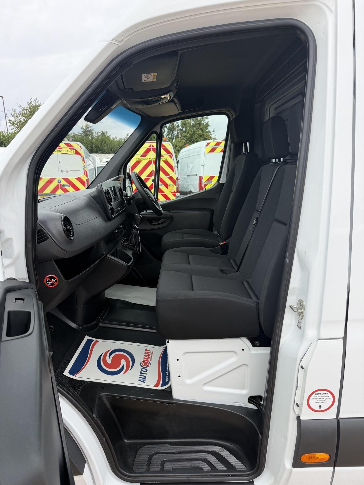2019 Mercedes-Benz Sprinter 2.1 316 CDI Panel Van 5dr Diesel Manual RWD L2 H2 Euro 6 (163 ps) - Thumbnail 17