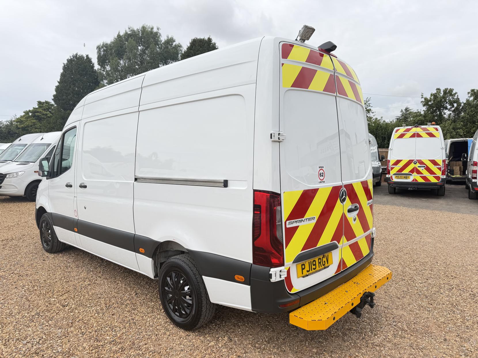 2019 Mercedes-Benz Sprinter 2.1 316 CDI Panel Van 5dr Diesel Manual RWD L2 H2 Euro 6 (163 ps) - Thumbnail 9