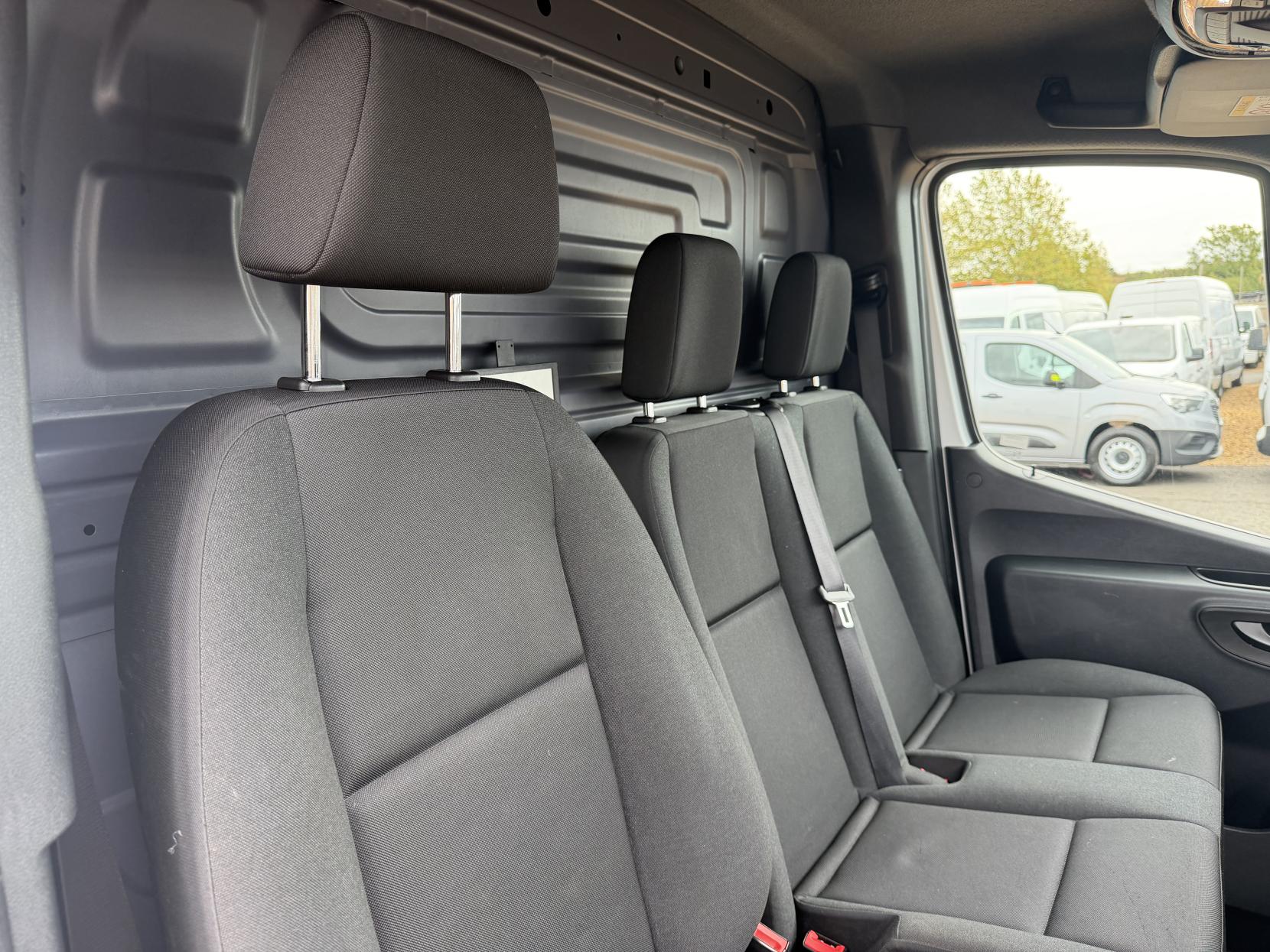 2019 Mercedes-Benz Sprinter 2.1 316 CDI Panel Van 5dr Diesel Manual RWD L2 H2 Euro 6 (163 ps) - Thumbnail 16