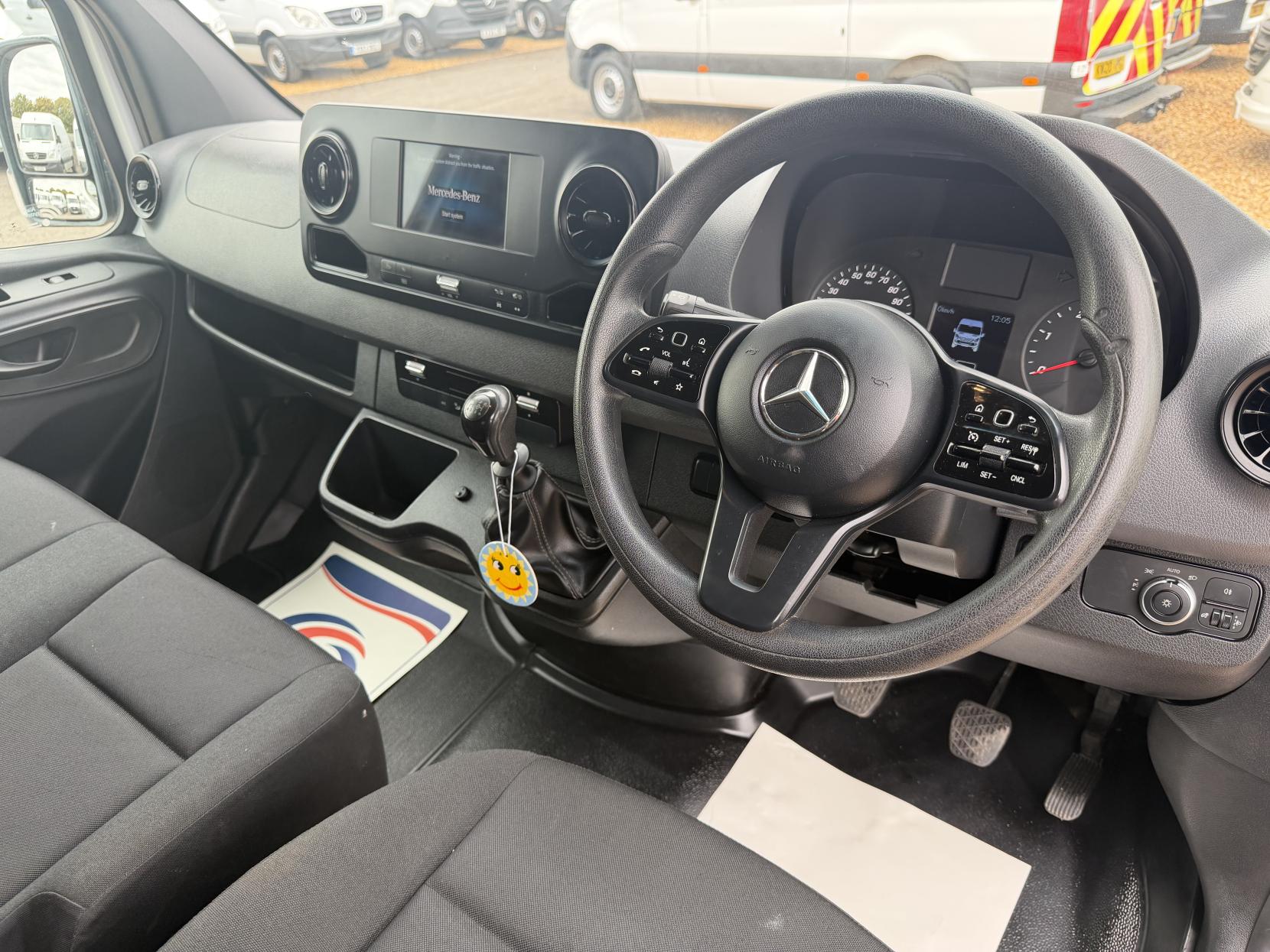 2019 Mercedes-Benz Sprinter 2.1 316 CDI Panel Van 5dr Diesel Manual RWD L2 H2 Euro 6 (163 ps) - Thumbnail 2