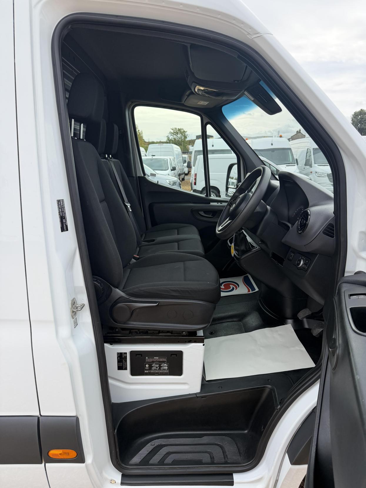 2019 Mercedes-Benz Sprinter 2.1 316 CDI Panel Van 5dr Diesel Manual RWD L2 H2 Euro 6 (163 ps) - Thumbnail 14
