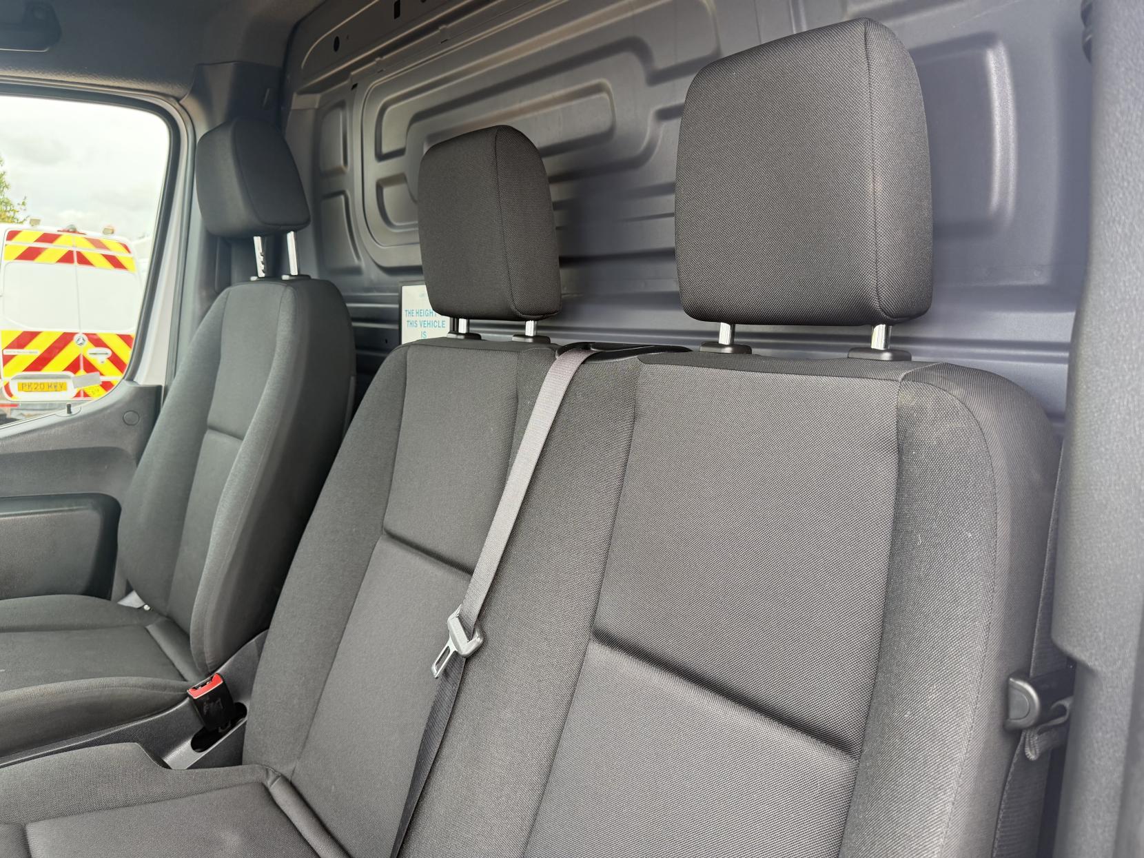 2019 Mercedes-Benz Sprinter 2.1 316 CDI Panel Van 5dr Diesel Manual RWD L2 H2 Euro 6 (163 ps) - Thumbnail 15