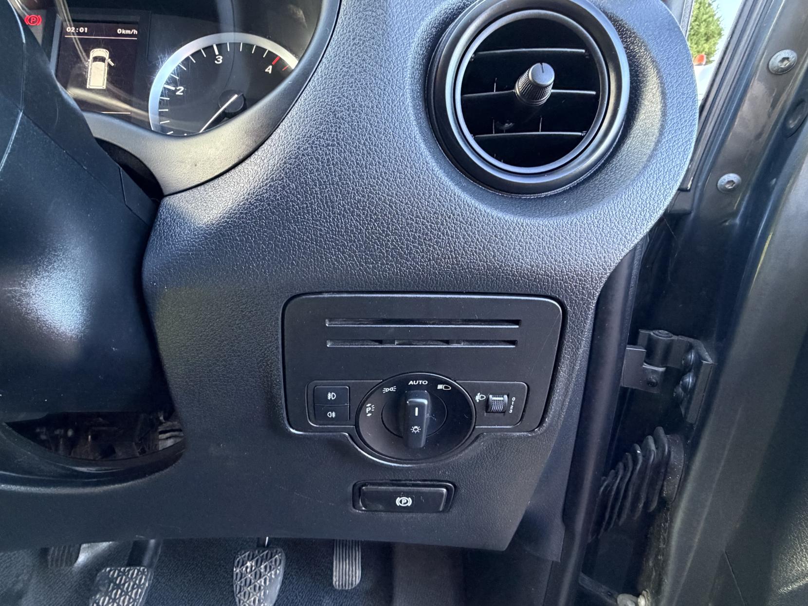 Mercedes-Benz Vito 2.1 116 CDI BlueTEC Sport Panel Van 5dr Diesel Manual RWD L2 Euro 6 (s/s) (163 ps)