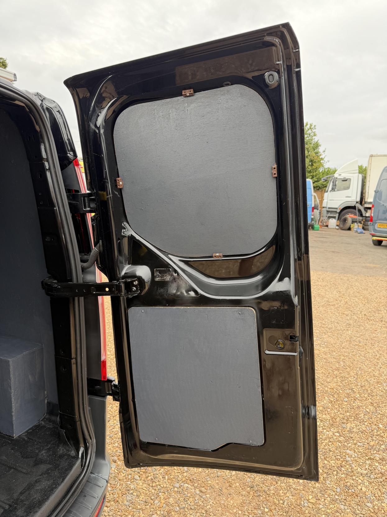 2016 Ford Transit Custom 2.2 TDCi 290 Trend Panel Van 5dr Diesel Manual L1 H1 (186 g/km, 123 bhp) - Thumbnail 41