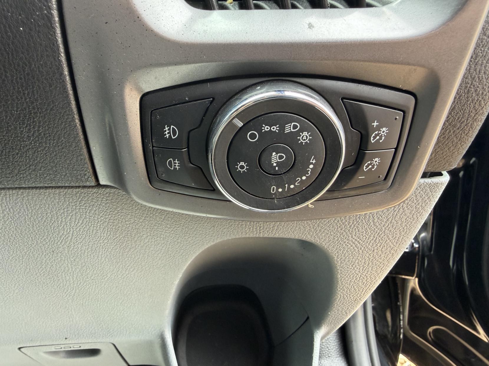 2016 Ford Transit Custom 2.2 TDCi 290 Trend Panel Van 5dr Diesel Manual L1 H1 (186 g/km, 123 bhp) - Thumbnail 21