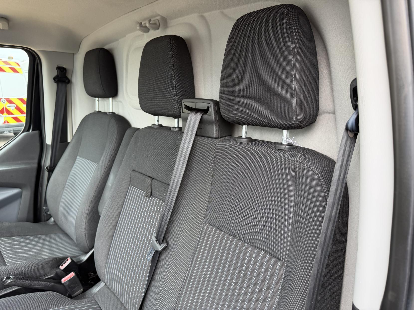 2016 Ford Transit Custom 2.2 TDCi 290 Trend Panel Van 5dr Diesel Manual L1 H1 (186 g/km, 123 bhp) - Thumbnail 16