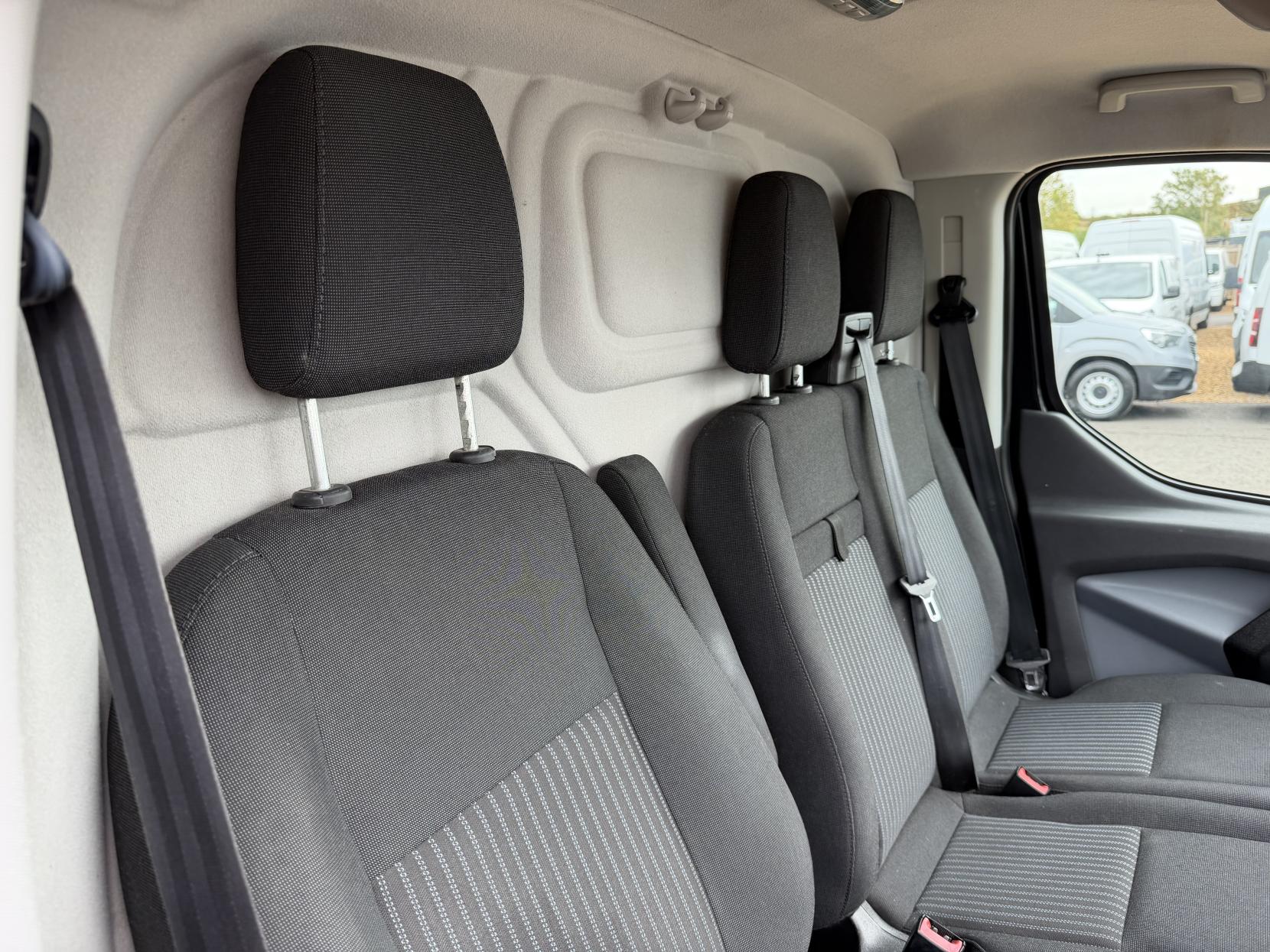 2016 Ford Transit Custom 2.2 TDCi 290 Trend Panel Van 5dr Diesel Manual L1 H1 (186 g/km, 123 bhp) - Thumbnail 15